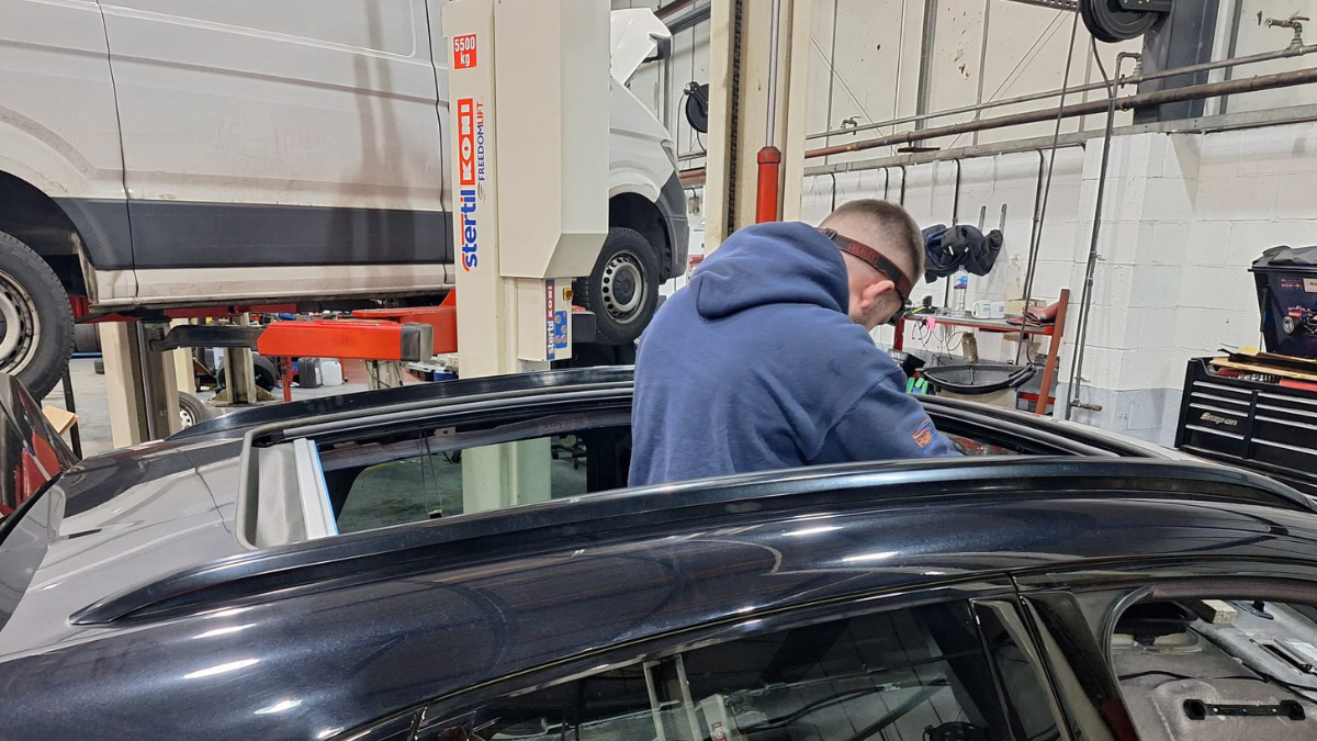 HallCraft replace Porsche Macan Panoramic Roof